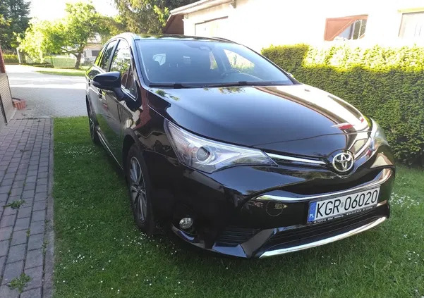 małopolskie Toyota Avensis cena 59500 przebieg: 156000, rok produkcji 2017 z Gorlice